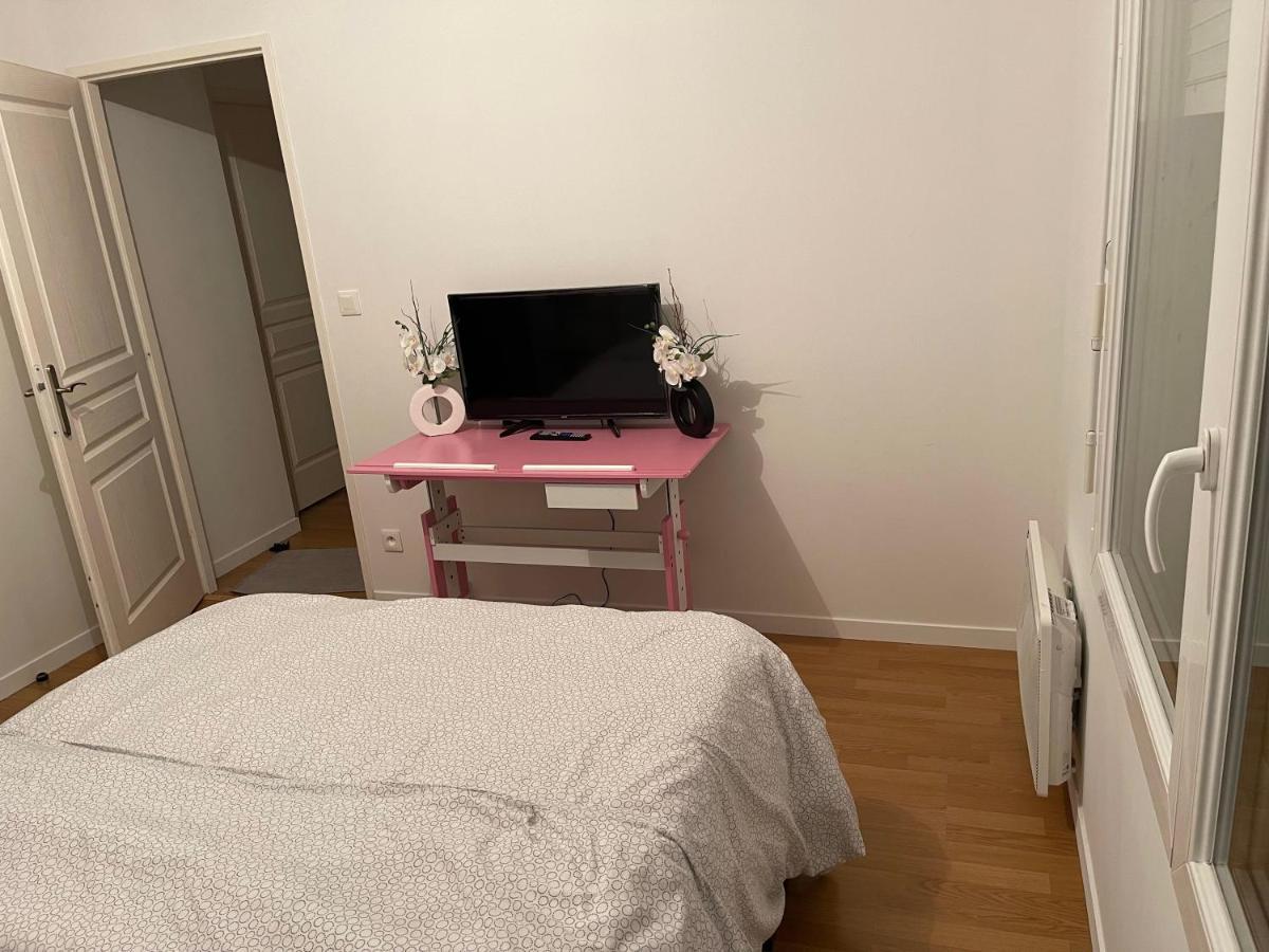 Lovely Bedroom Loft With Free Parking On Premise Буасси-Сен-Лежер Экстерьер фото