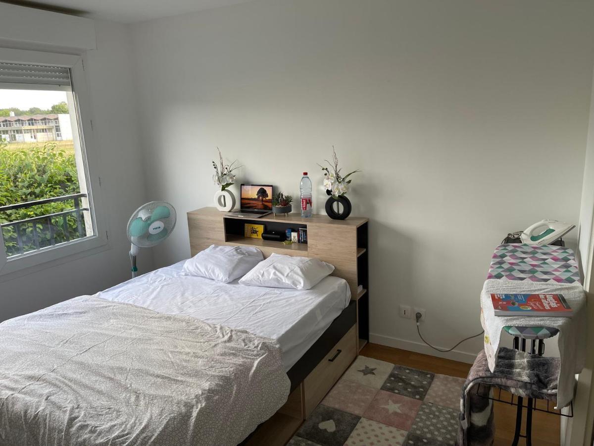 Lovely Bedroom Loft With Free Parking On Premise Буасси-Сен-Лежер Экстерьер фото