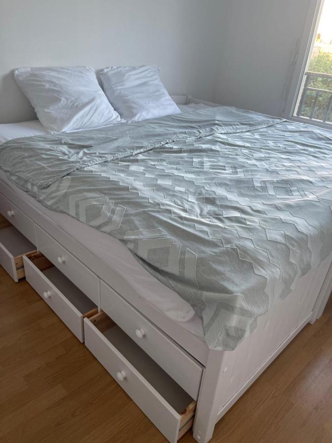 Lovely Bedroom Loft With Free Parking On Premise Буасси-Сен-Лежер Экстерьер фото